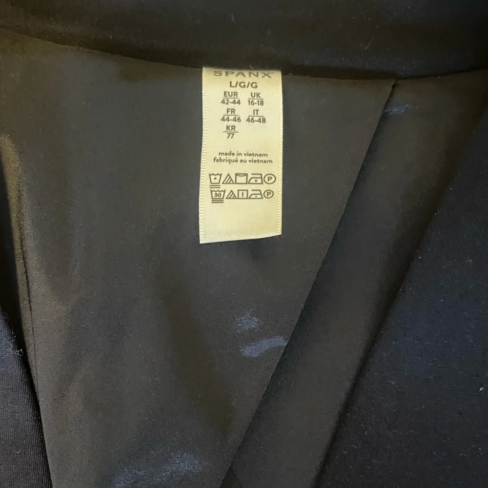 The Perfect Oversized Blazer
Classic Black / L - Picture 8 of 8